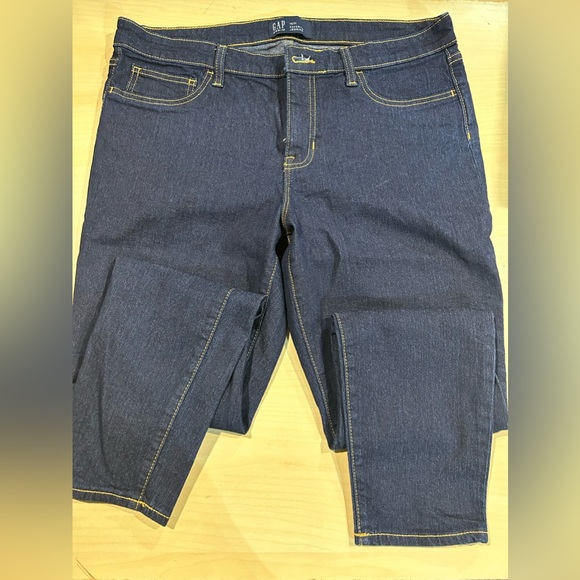 Size 12/31 - Gap Favorite Jeggings - Like new - Picture 1 of 2